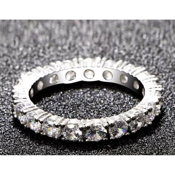 Elegant Sterling Silver Eternity Ring with Cubic Zirconia Wedding Band‎ Size 7 - Picture 5 of 8